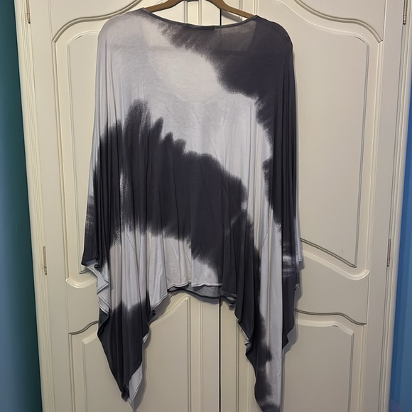 Talk to Angels Grey/ White / Lace Drapey Top Women’s Size Medium - Picture 10 of 10